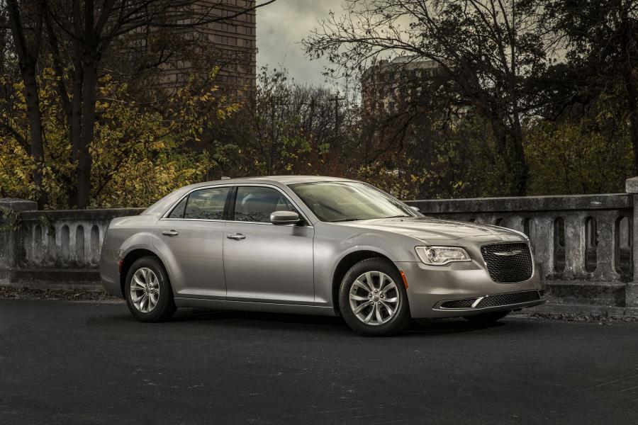  Chrysler 300C Limited 2015 года  (фото 1 из 5)